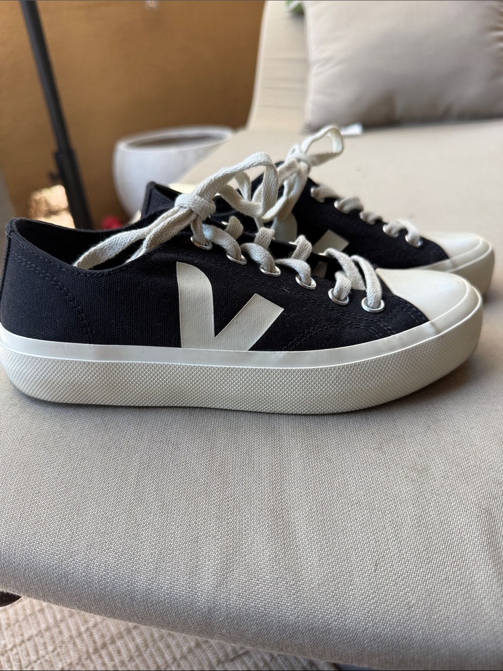 Women’s size 6 , VEJA Wata II Low Top Sneakers Exc Cond!
